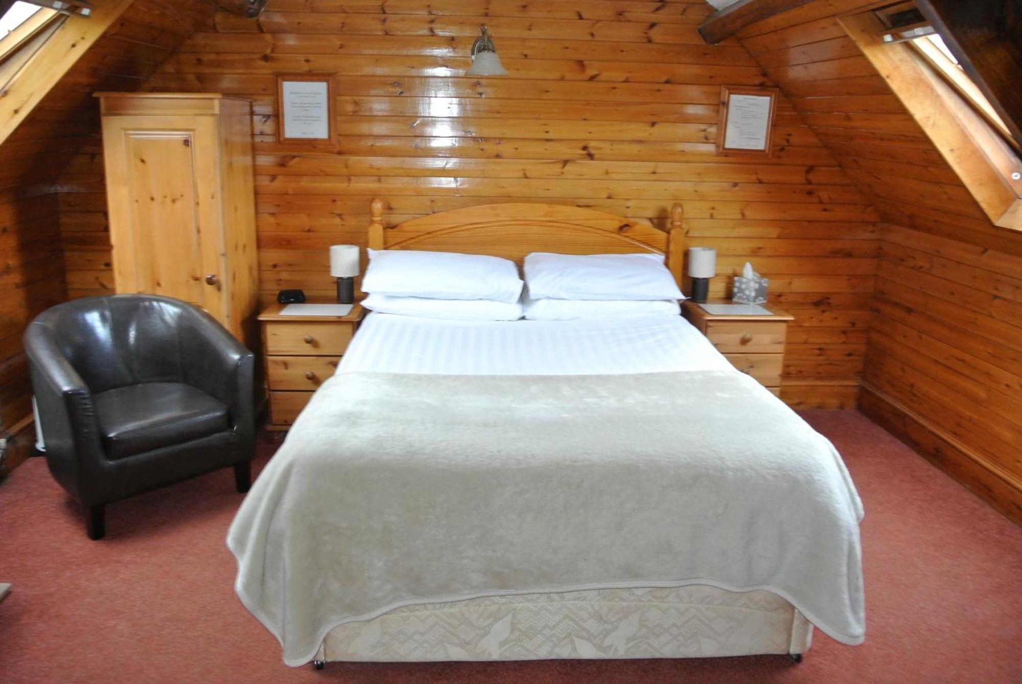 Old Castle Farm Guest House بريكون المظهر الخارجي الصورة