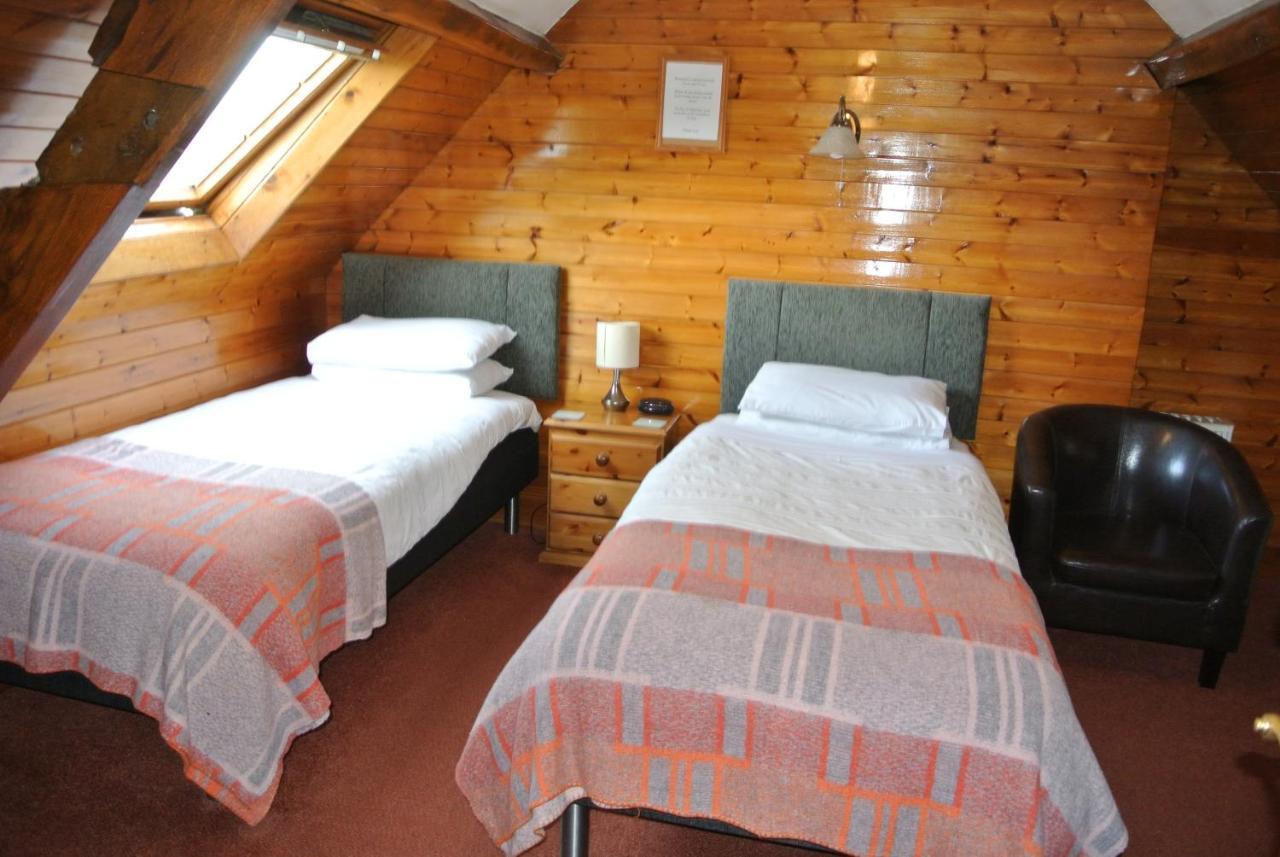 Old Castle Farm Guest House بريكون الغرفة الصورة