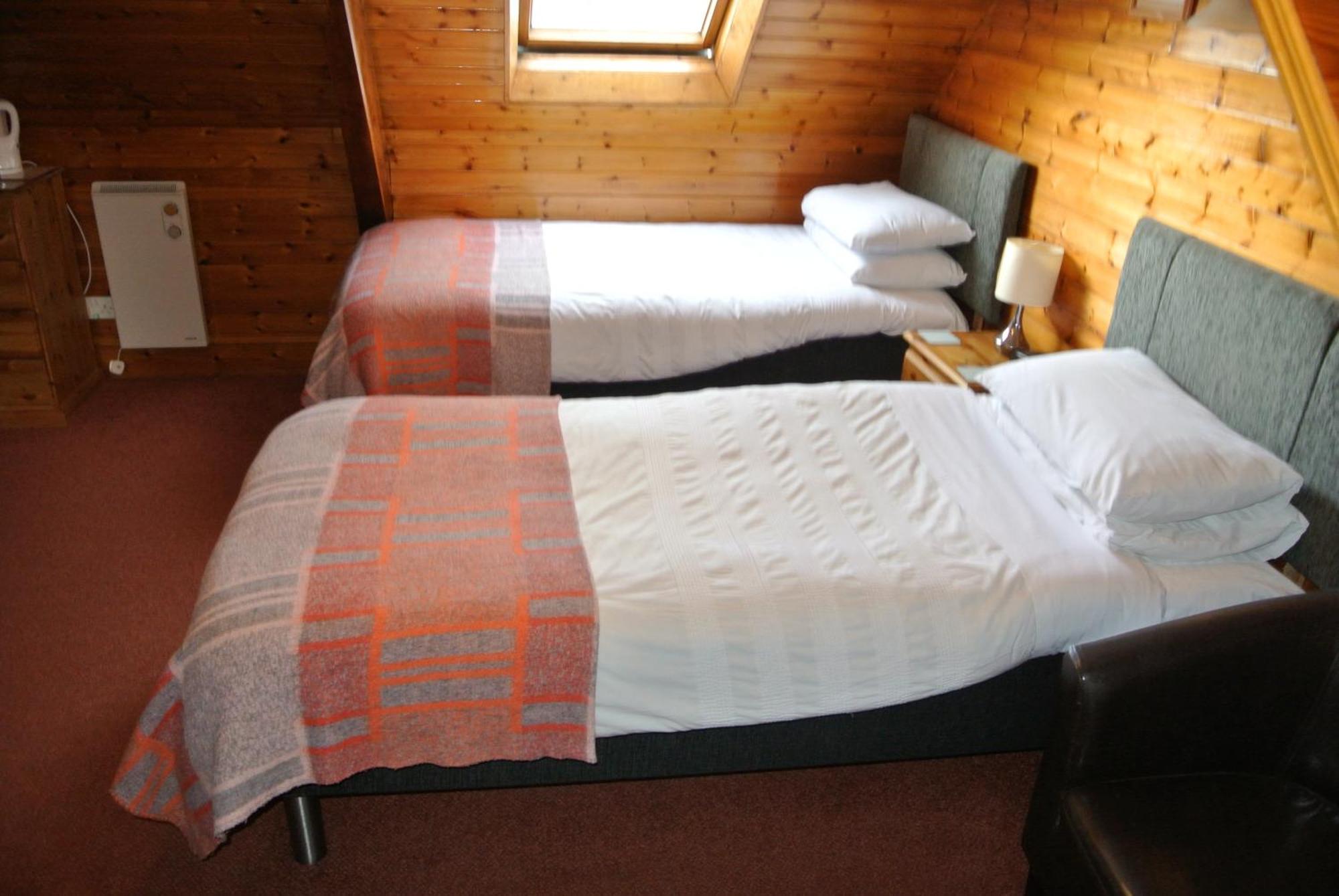 Old Castle Farm Guest House بريكون الغرفة الصورة