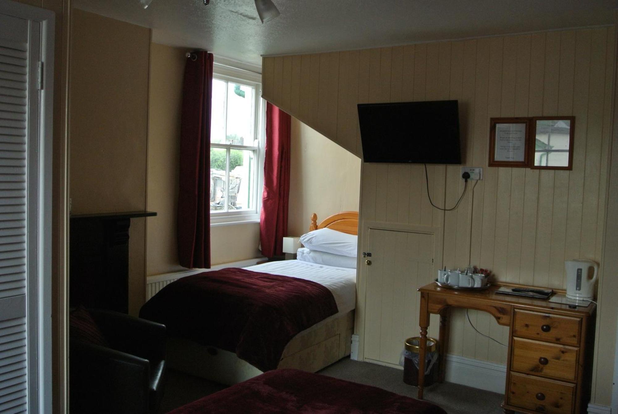 Old Castle Farm Guest House بريكون الغرفة الصورة