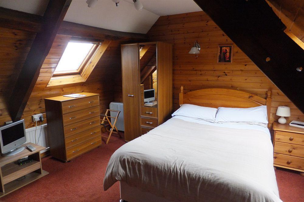 Old Castle Farm Guest House بريكون المظهر الخارجي الصورة
